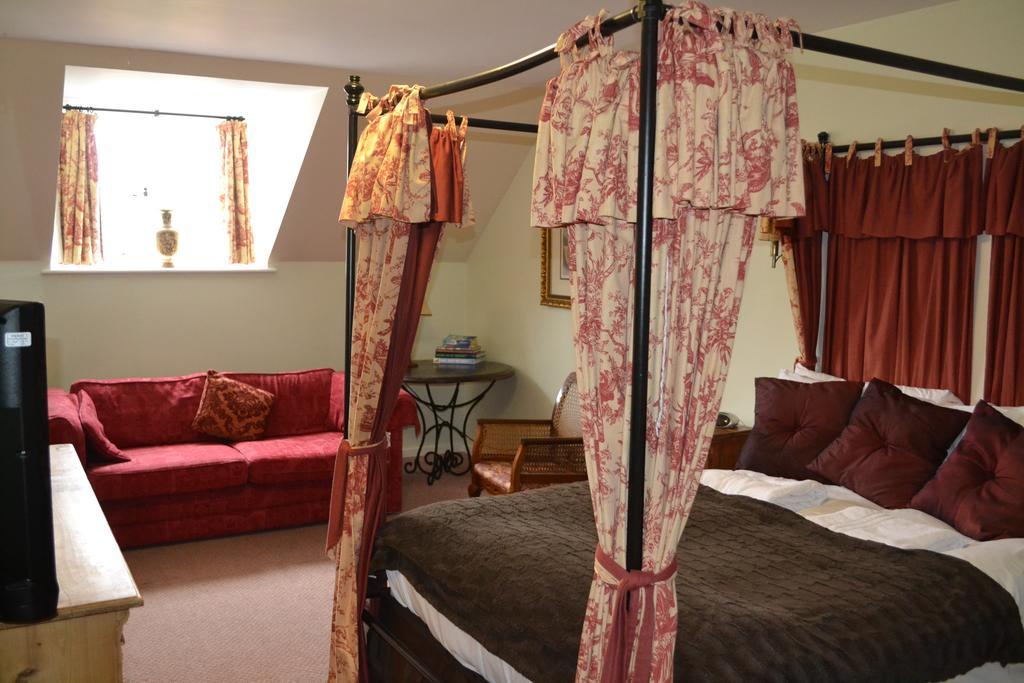 The Mill Arms Hotel Romsey Room photo